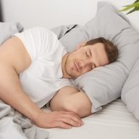 Corpul obosit, dar mintea trează? Încearcă asta înainte de culcare
