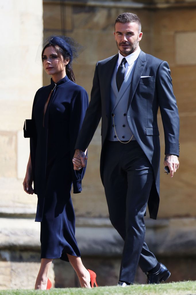 Cum a purtat Victoria Beckham minimalismul la nunta regală - Beauty & Style