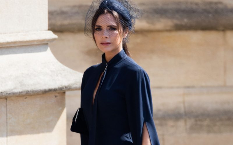 Cum a purtat Victoria Beckham minimalismul la o nuntă regală