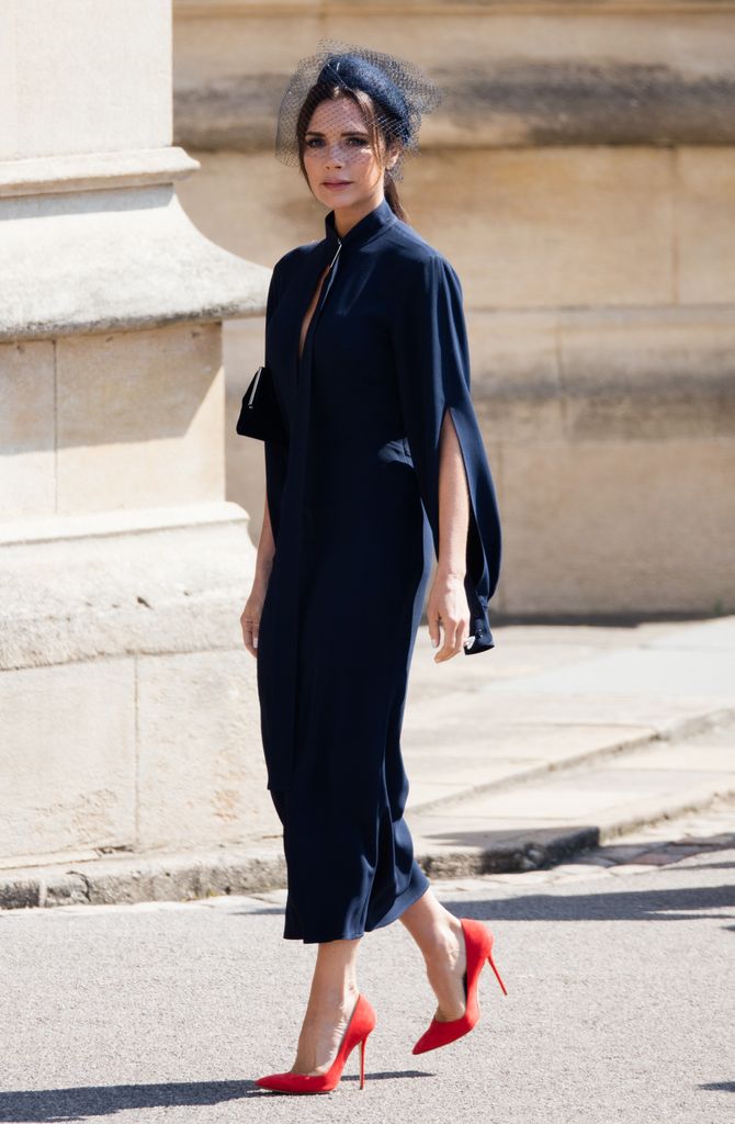 Cum a purtat Victoria Beckham minimalismul la nunta regală - Beauty & Style