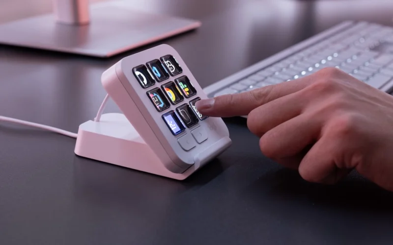 Logitech lansează MX Keypad, primul centru de control MX bazat pe AI, conceput pentru dezvoltatori